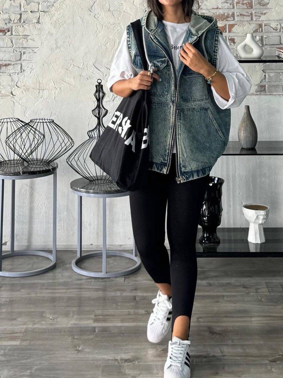 Vest : Layer it over any outfit for a versatile and fashionable look