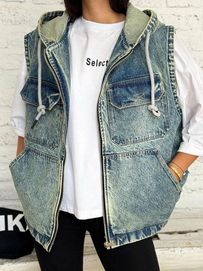 Vest : Layer it over any outfit for a versatile and fashionable look